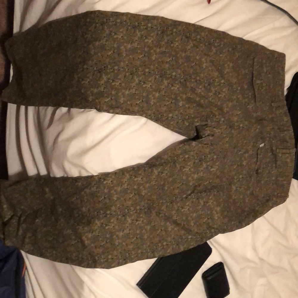 MENS Levi Camo Pants. SZ 38-30. straight fit